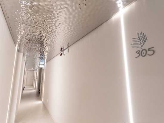 Soffitto scolpito - Ogni angolo diventa un invito ad esplorare.