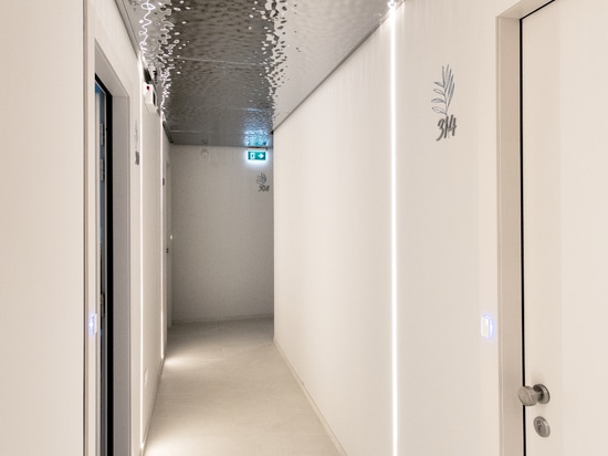 Soffitto scolpito - Ogni angolo diventa un invito ad esplorare.