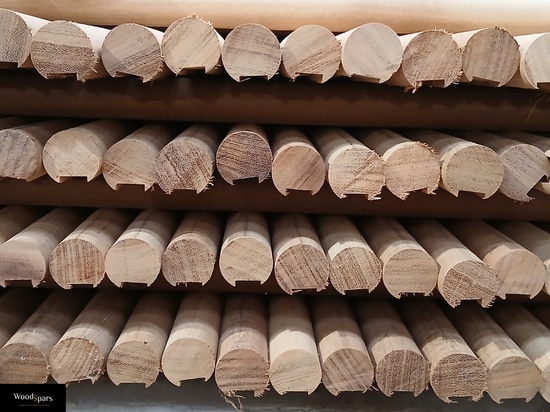 Spighe di legno: Corrimano in legno massiccio su misura per progetti architettonici