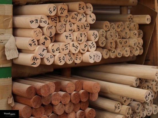 Spighe di legno: Corrimano in legno massiccio su misura per progetti architettonici