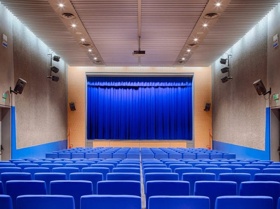 SEDUTE ARES LINE PER L'AUDITORIUM TALMASSONS DI UDINE