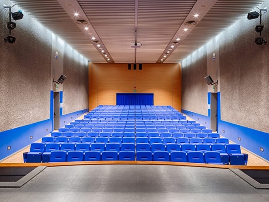 SEDUTE ARES LINE PER L'AUDITORIUM TALMASSONS DI UDINE