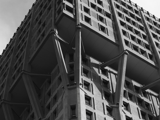 Facade of the Torre Velasca, Milano. Photo by Ilaria Orsini