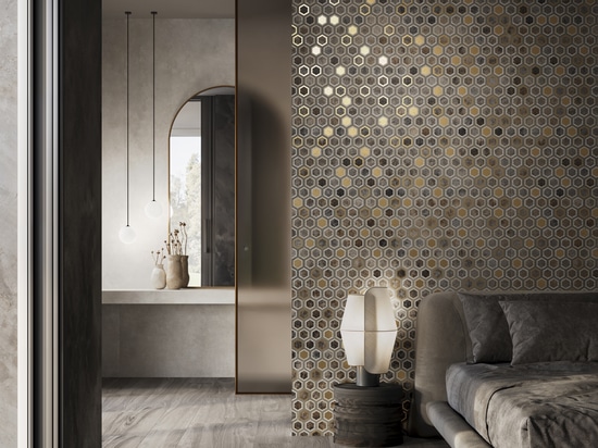 Rivestimenti in gres porcellanato color oro