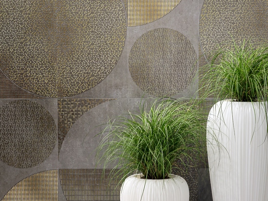 Rivestimenti in gres porcellanato color oro
