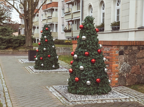 Coperture per alberi di Natale: una grande idea per le torri di fiori in inverno