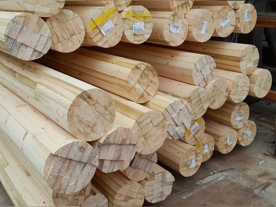 Legno lamellare tondo: L'eccellenza al servizio dei vostri grandi progetti