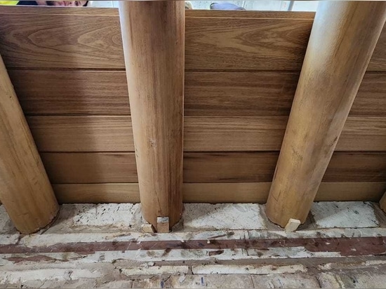 Fornitura di 500 travi tonde in legno massiccio per un hotel di lusso in Arabia Saudita