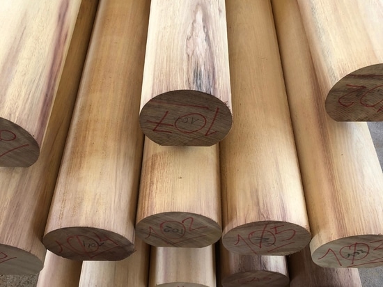 Fornitura di 500 travi tonde in legno massiccio per un hotel di lusso in Arabia Saudita