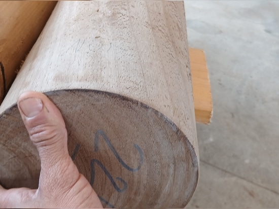 Fornitura di 500 travi tonde in legno massiccio per un hotel di lusso in Arabia Saudita