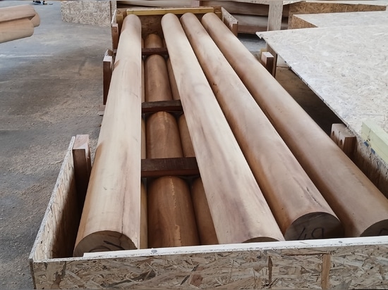 Fornitura di 500 travi tonde in legno massiccio per un hotel di lusso in Arabia Saudita