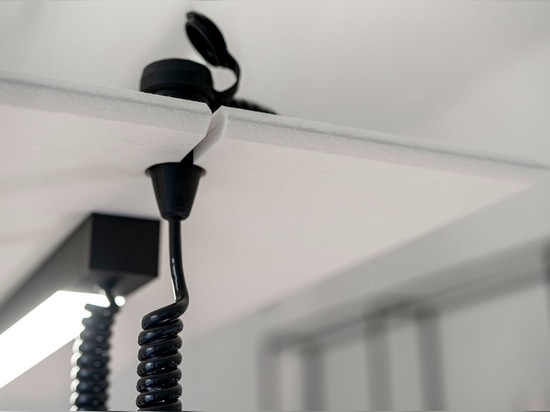 PLUQ IN - Energia grezza. Collegata al design.