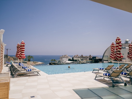 Hotel Voco Malta: superfici Caesar per l'hospitality maltese