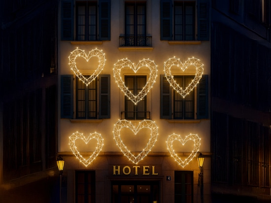 Decorazioni di San Valentino negli spazi pubblici