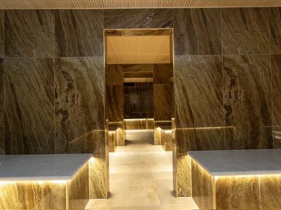 Ironmonger Row Baths SPA: creativi accostamenti cromatici in gres porcellanato