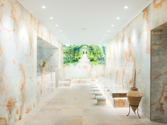 Ironmonger Row Baths SPA: creativi accostamenti cromatici in gres porcellanato