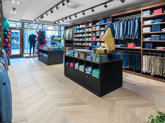 Pavimento Chevron ingegnerizzato Dennebos in colore W.02