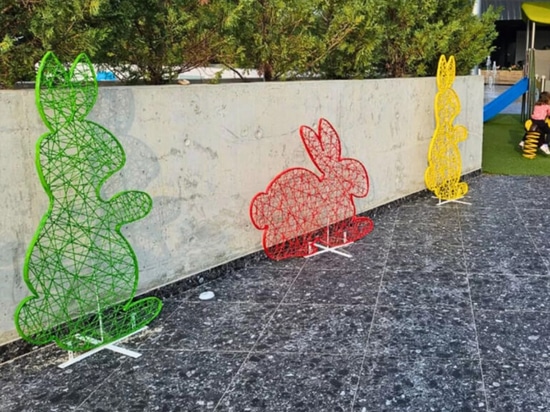 Tendenze pasquali negli spazi urbani: dare forma agli allestimenti primaverili