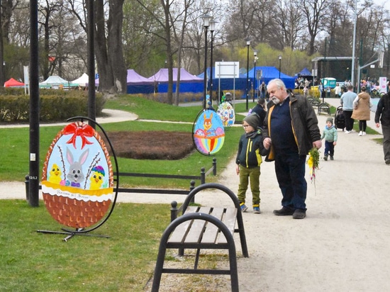 Iniziative comunitarie di Pasqua: coinvolgere gli spazi pubblici attraverso la creatività condivisa