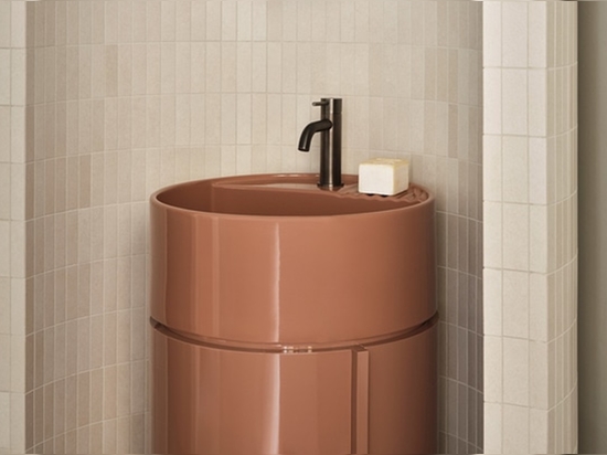 Tiberino N di Ceramica Cielo: materia e funzione nel nuovo lavabo freestanding
