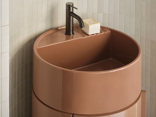 Tiberino N di Ceramica Cielo: materia e funzione nel nuovo lavabo freestanding