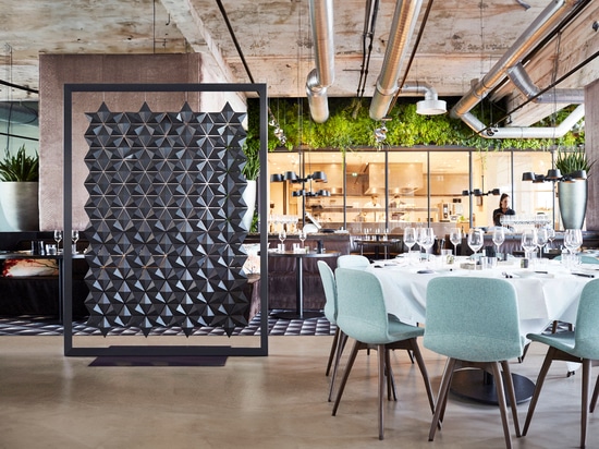 Restaurant e bar partition che definisce lo spazio con eleganza