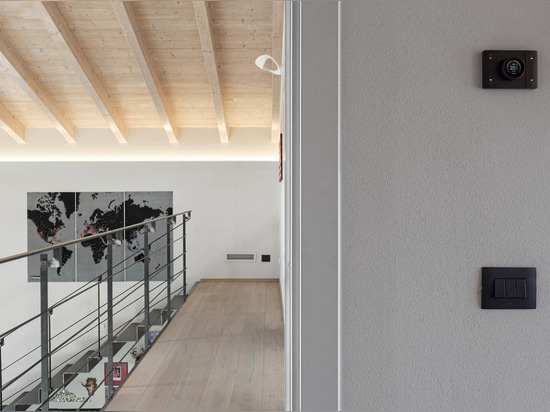 Placche ultra-sottili e tecnologia smart: l’innovazione AVE veste una villa a Borgomanero