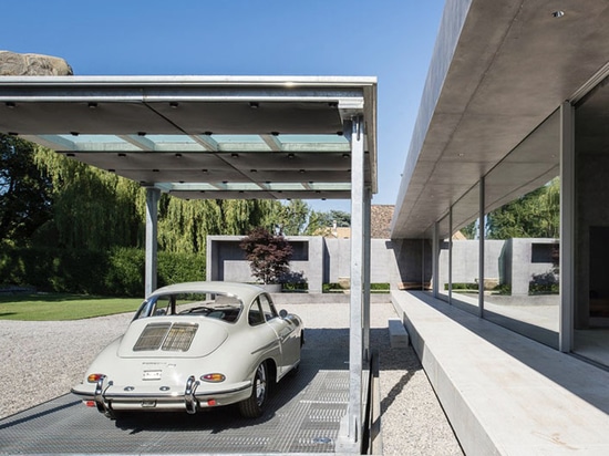 Come migliorare lo spazio in garage utilizzando un sollevatore per veicoli