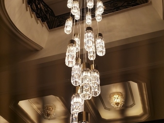 Nuovo Articolo Rif. 17611 – Lampadario su Misura a Doppia Altezza