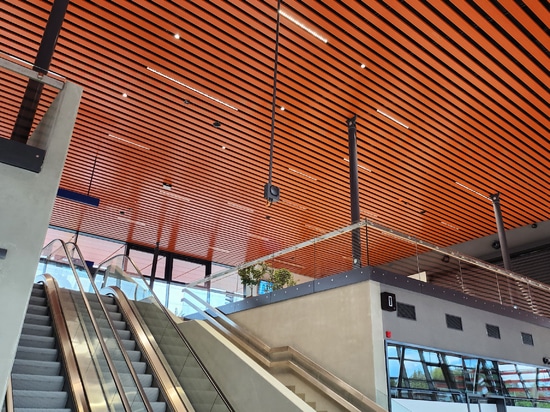 Atena Baffle clip-in per stazione centrale Brno