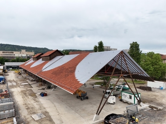 Produzione di una tegola in vetro su misura
