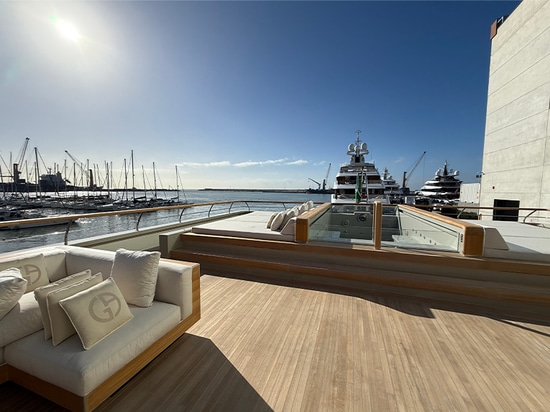 Nel silenzio della Spa dell’Admiral Armani Yacht 72m, il nostro lettino da massaggio signature trova casa