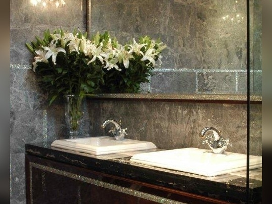 CRYS-TILE™ – L’Eleganza del Cristallo Integrata nell’Architettura