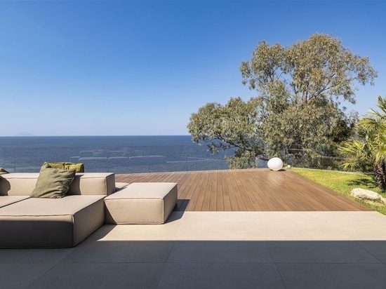 Déco firma una terrazza vista mare a Milazzo