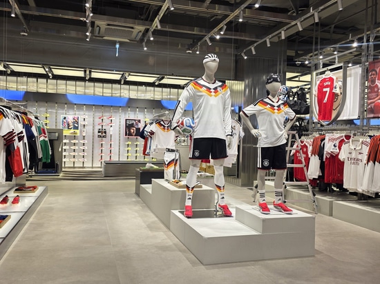 CiViC Fusion Cross per il flagship Adidas di Seoul