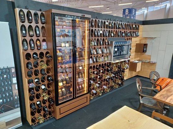 Wineline: un sistema di soluzioni per l'esposizione e la conservazione del vino