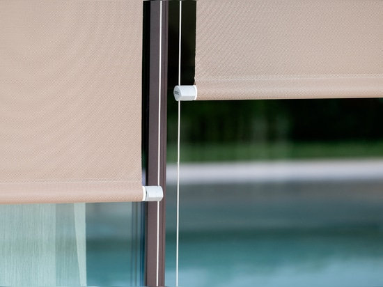 T-Square a bordo piscina: schermare senza appesantire