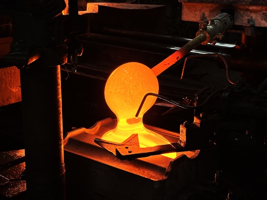Produzione di tegole in vetro