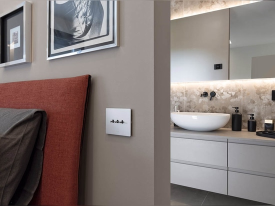 Domotica e levette AVE in un appartamento di Brescia: quando lo stile incontra la tecnologia