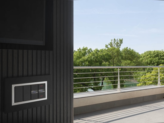 Domotica e design AVE in una villa contemporanea vista lago