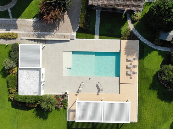 Architettura dell'ombra e landscape design: KE e Piscine Castiglione per una residenza privata in Val Camonica
