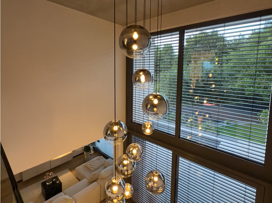 Momenti di luce indimenticabili con le lampade da galleria Orb di s.luce