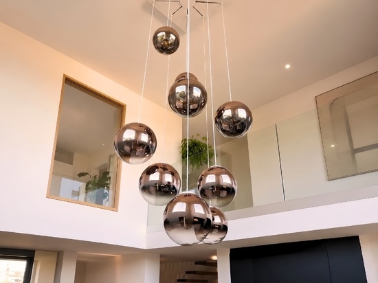 Momenti di luce indimenticabili con le lampade da galleria Orb di s.luce