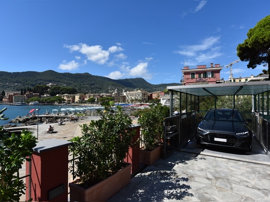 Ascensore per auto esterno integrato nell’Hotel Metropole fronte mare