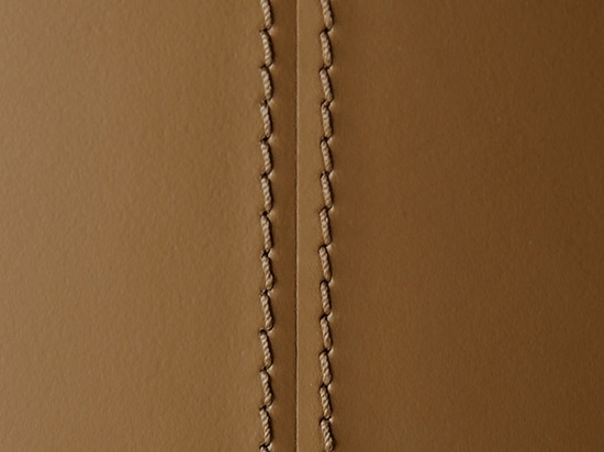 Tavolo Enn: linee morbide