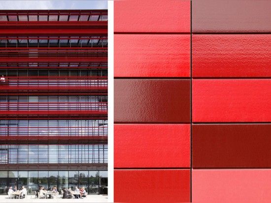 Coca-cola? il HQ rosso luminoso di s Berlino è realmente abbastanza verde, grazie al disegno economizzatore d'energia