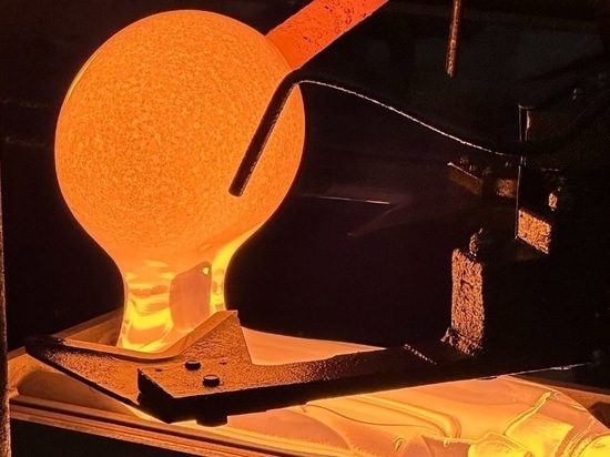 La realizzazione di una tegola in vetro