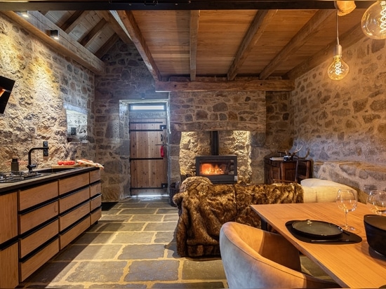 Pavimentazione grigio scuro, modello Nîmes della collezione Rouvière