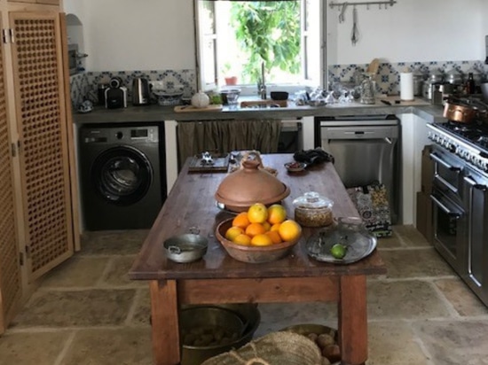 Cucina dall’aspetto antico in pietra della collezione Rouviere
