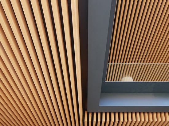 GUBI OUTDOOR SLATS: Il nostro soffitto a doghe in bambù per esterni